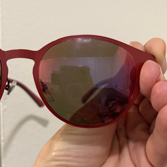 Gucci Red Sunglasses - light scratches and they do not affect visibility - Picture 5 of 11